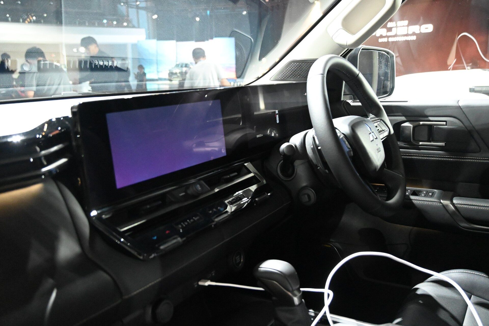 หน้าจอ Monolithic Dual Display 12.3 นิ้ว ใน Pajero GLS และ GSR