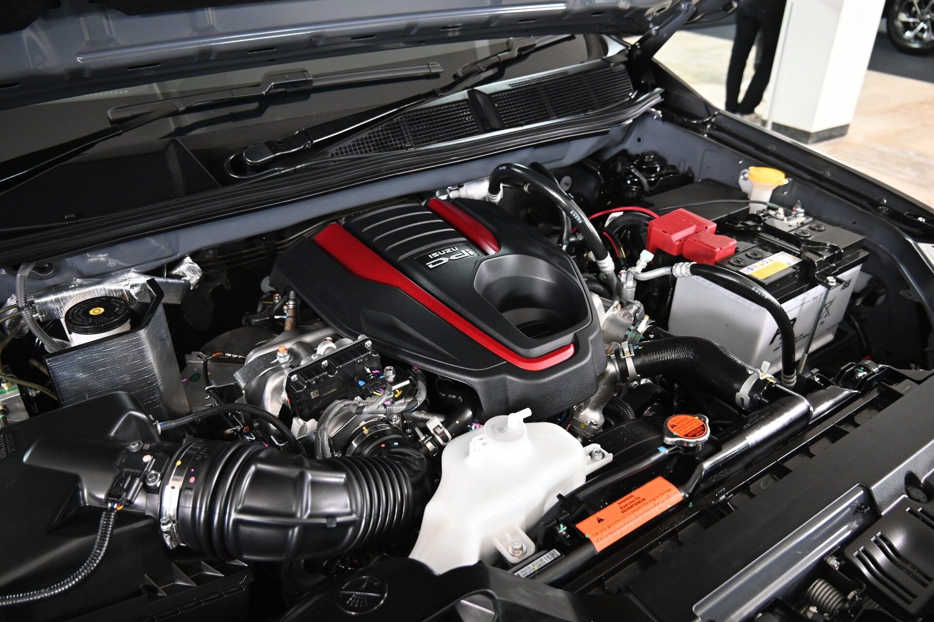 ห้องเครื่อง D-MAX 2.2 Ddi MAXFORCE Biturbo