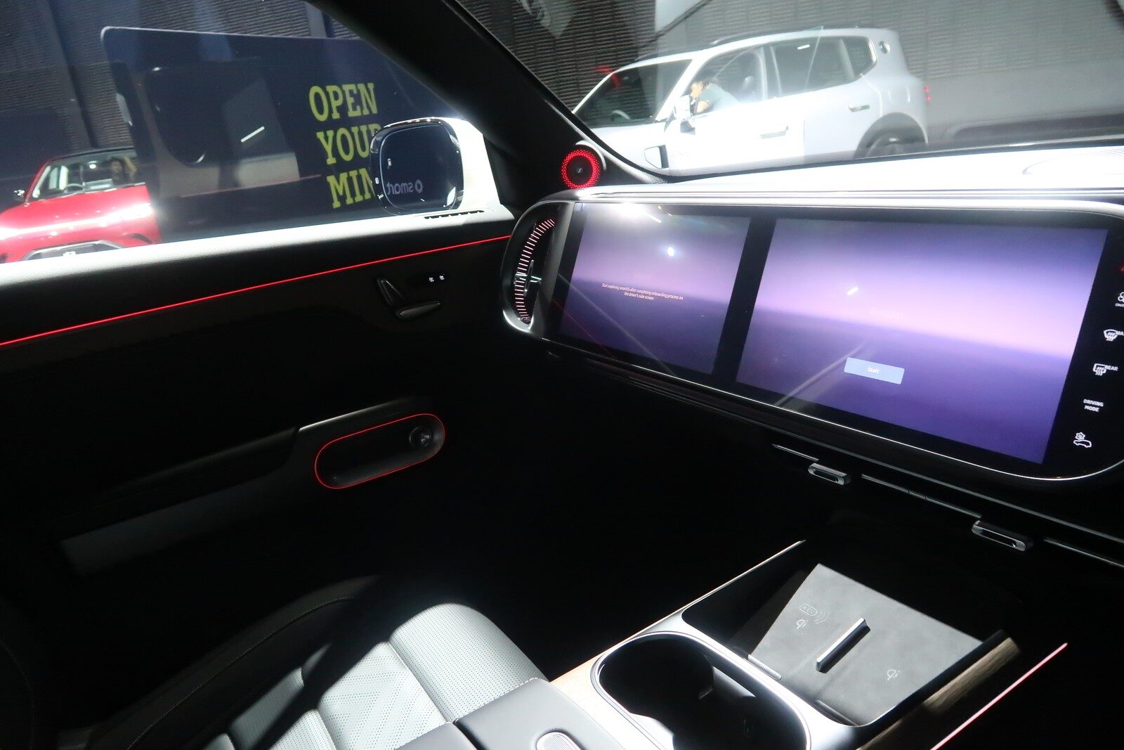 หน้าจอ Dual-OLED 13 นิ้ว smart #5