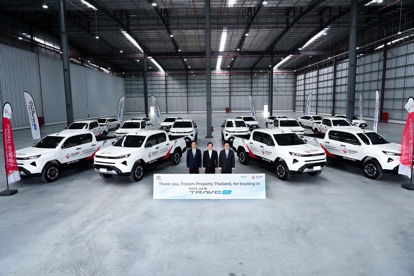 Toyota Hilux Travo-e 2026 ส่งมอบ 17 คัน หนุนแผน Net Zero 8