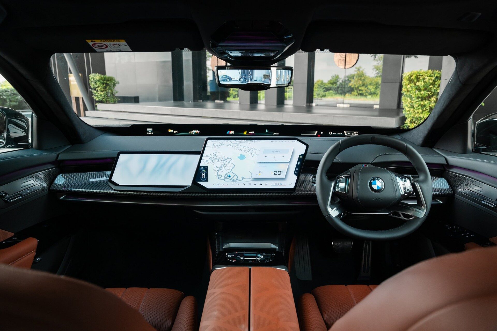 ห้องโดยสารด้านหน้า BMW ซีรีส์ 7 ใหม่ จอ Central Display และ Passenger Screen