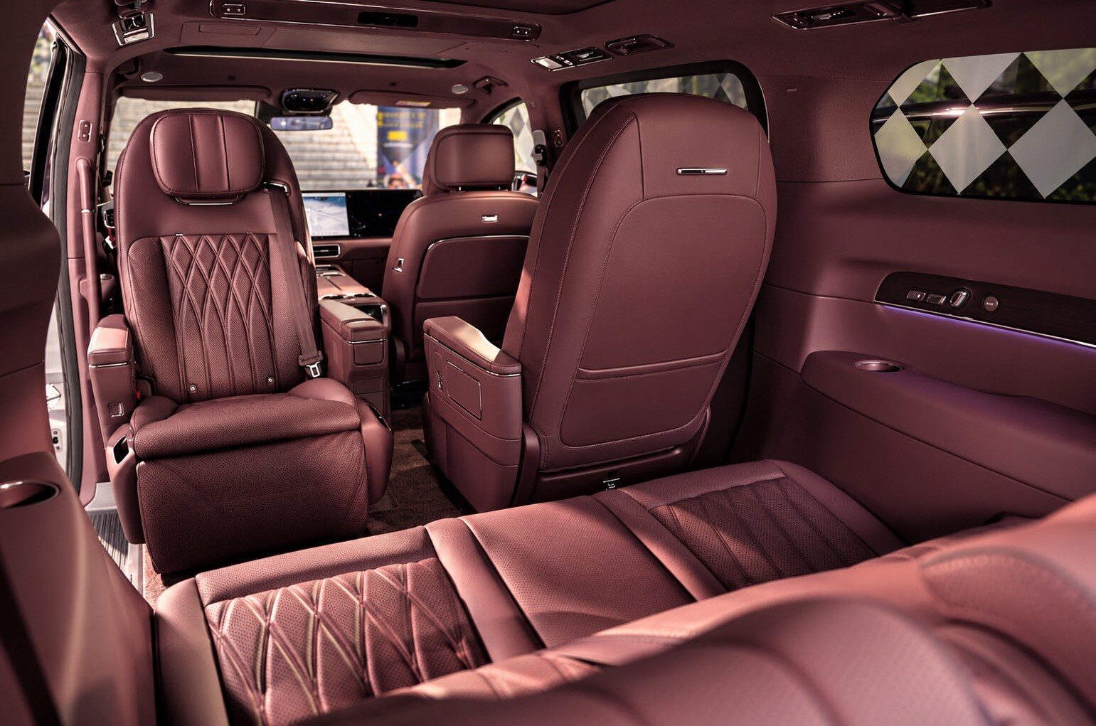 LUXEED EHV V9 2026 เผยโฉมในไทย MPV หรูเบาะหมุน 180 องศา 9
