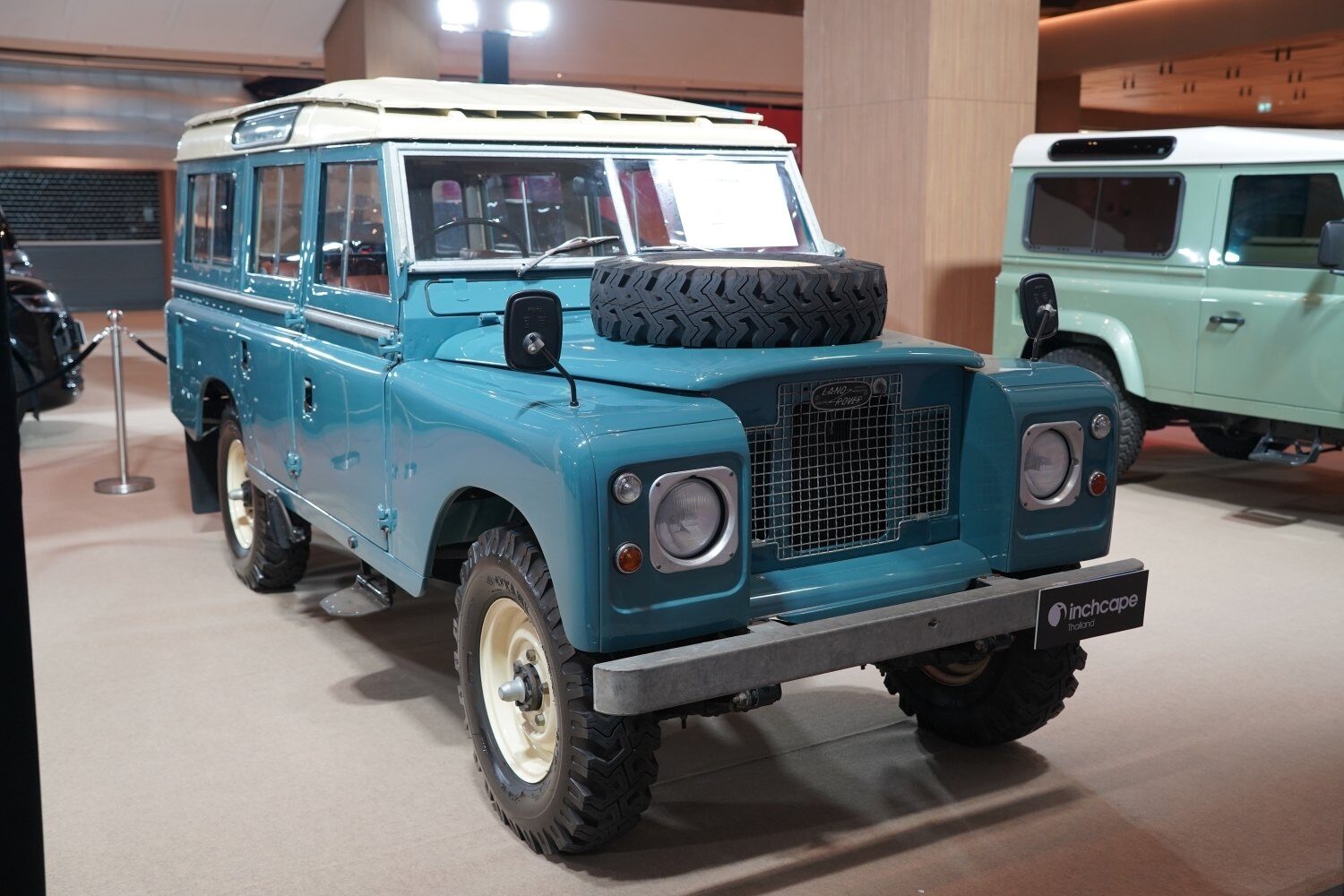 Land Rover Series IIA ปี 1971 สีฟ้าหลังคาขาว