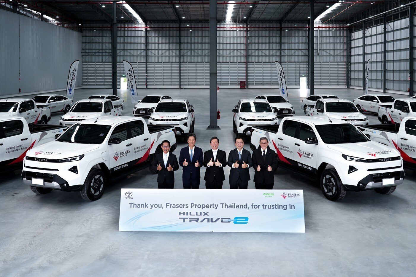 Toyota Hilux Travo-e 2026 ส่งมอบ 17 คัน หนุนแผน Net Zero 10
