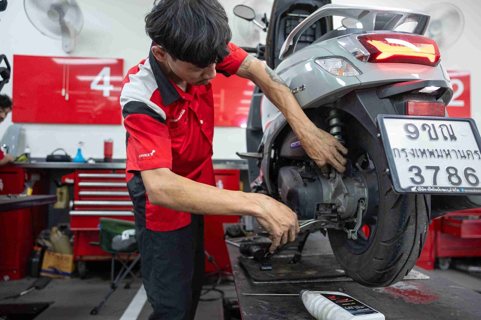 มอเตอร์ไซค์ ฮอนด้าช่วยน้ำท่วม 2569 ตรวจฟรี 10 รายการ 18 จังหวัด 10