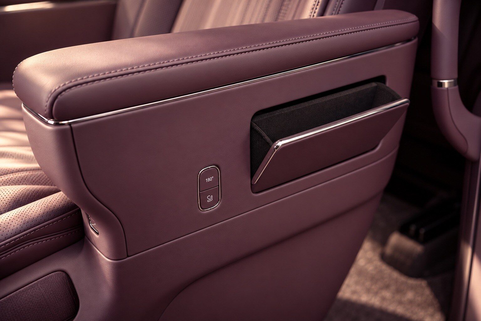 LUXEED EHV V9 2026 เผยโฉมในไทย MPV หรูเบาะหมุน 180 องศา 10