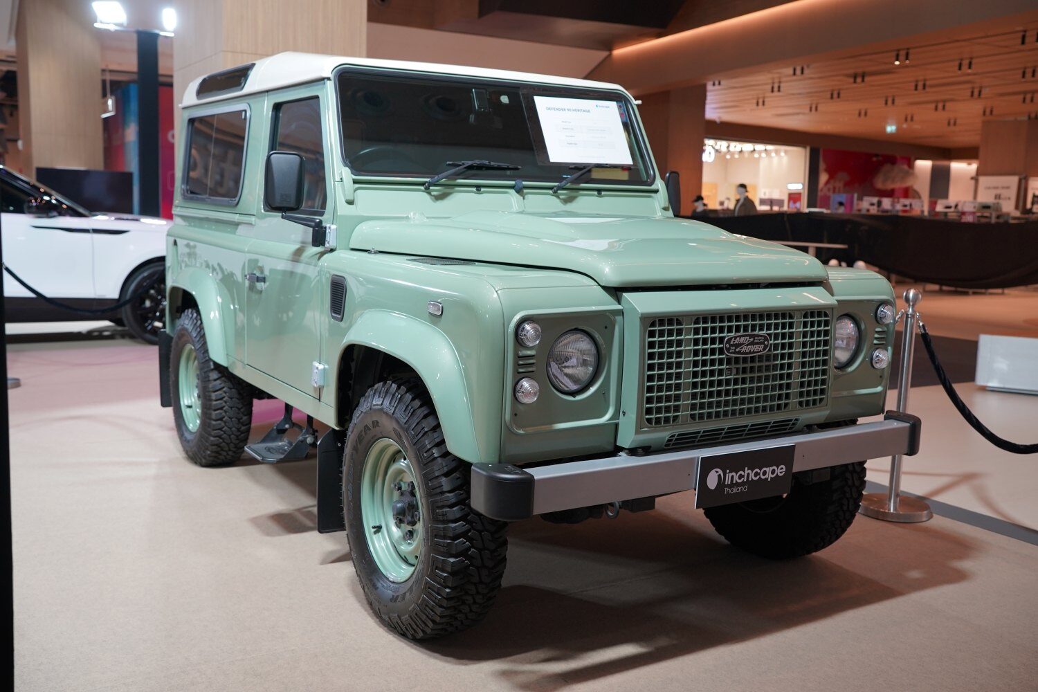Defender 90 Heritage Edition ปี 2016 สีเขียว Grasmere Green หลังคาขาว