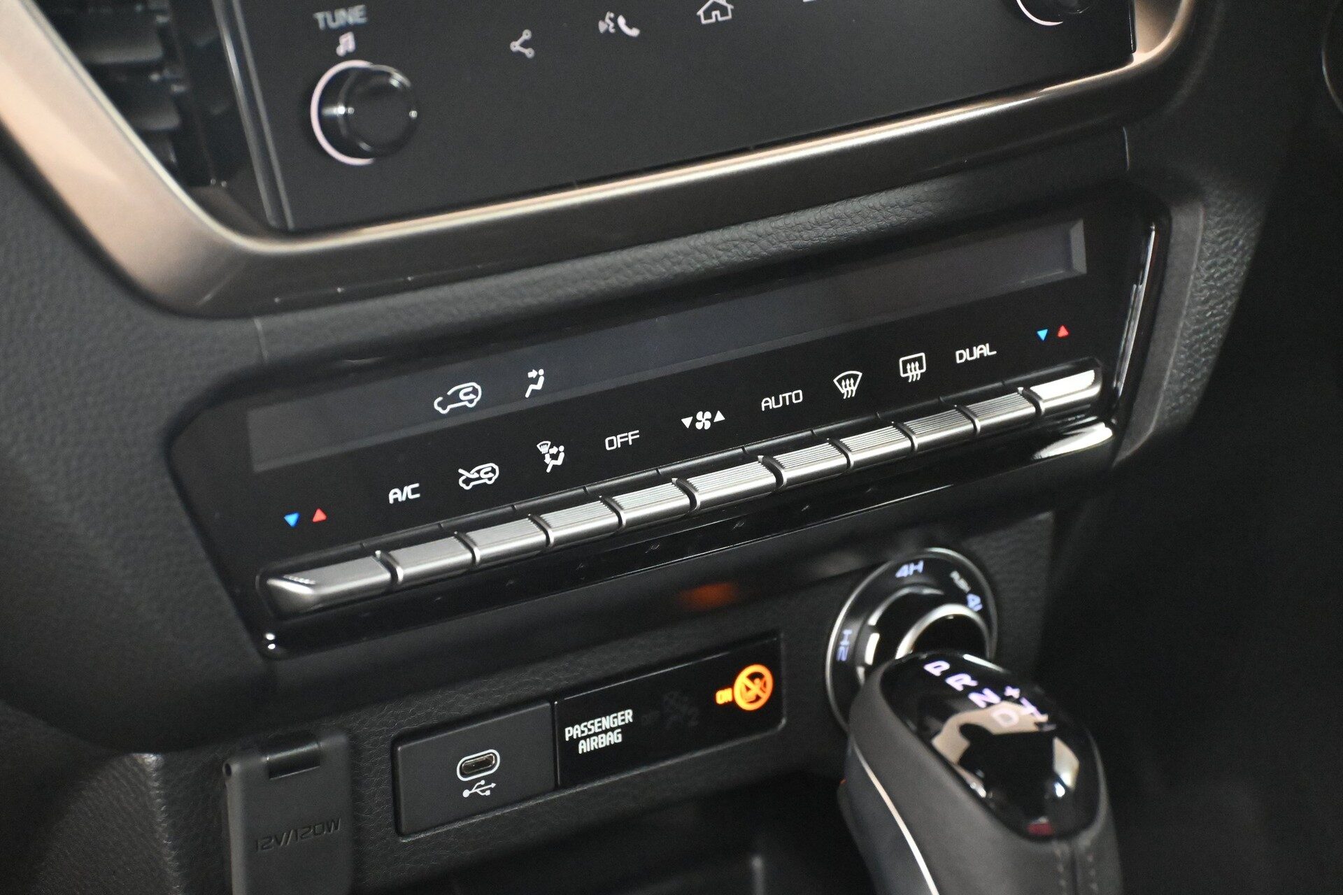 แผงควบคุมแอร์อัตโนมัติ Dual Zone ใน D-MAX