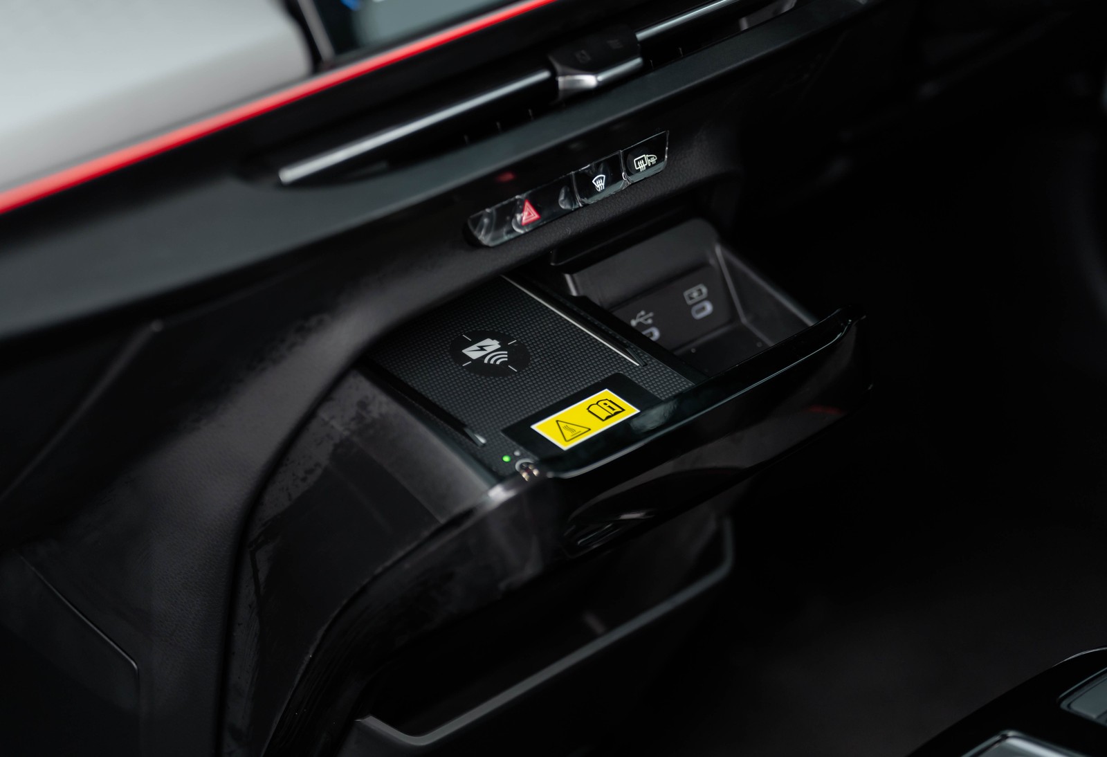 คอนโซลกลาง Honda e:N2 มุมใกล้