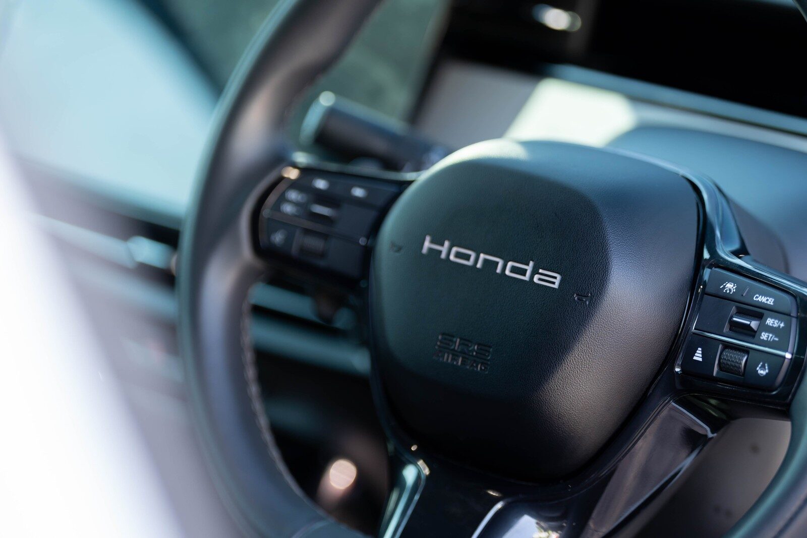 พวงมาลัยโลโก้ Honda พร้อมสวิตช์ควบคุมบนก้าน