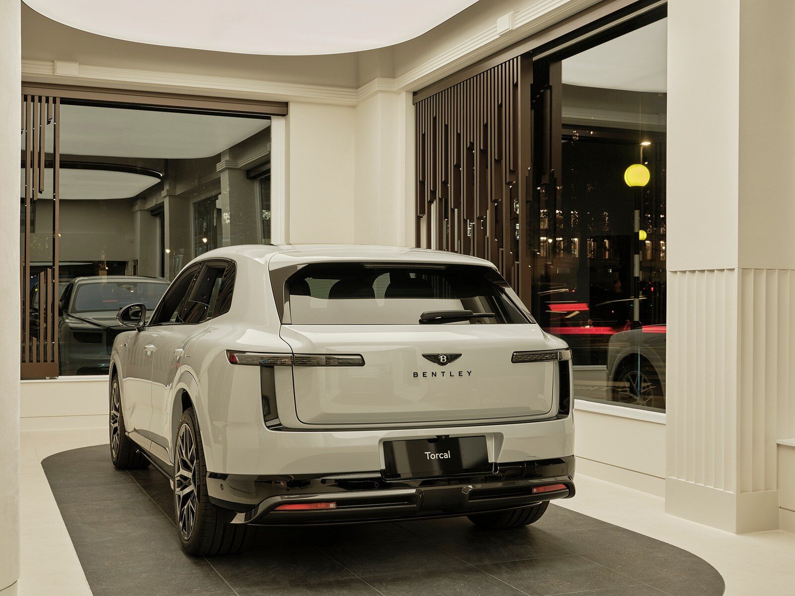 Bentley Torcal มุมหลังภายในโชว์รูม