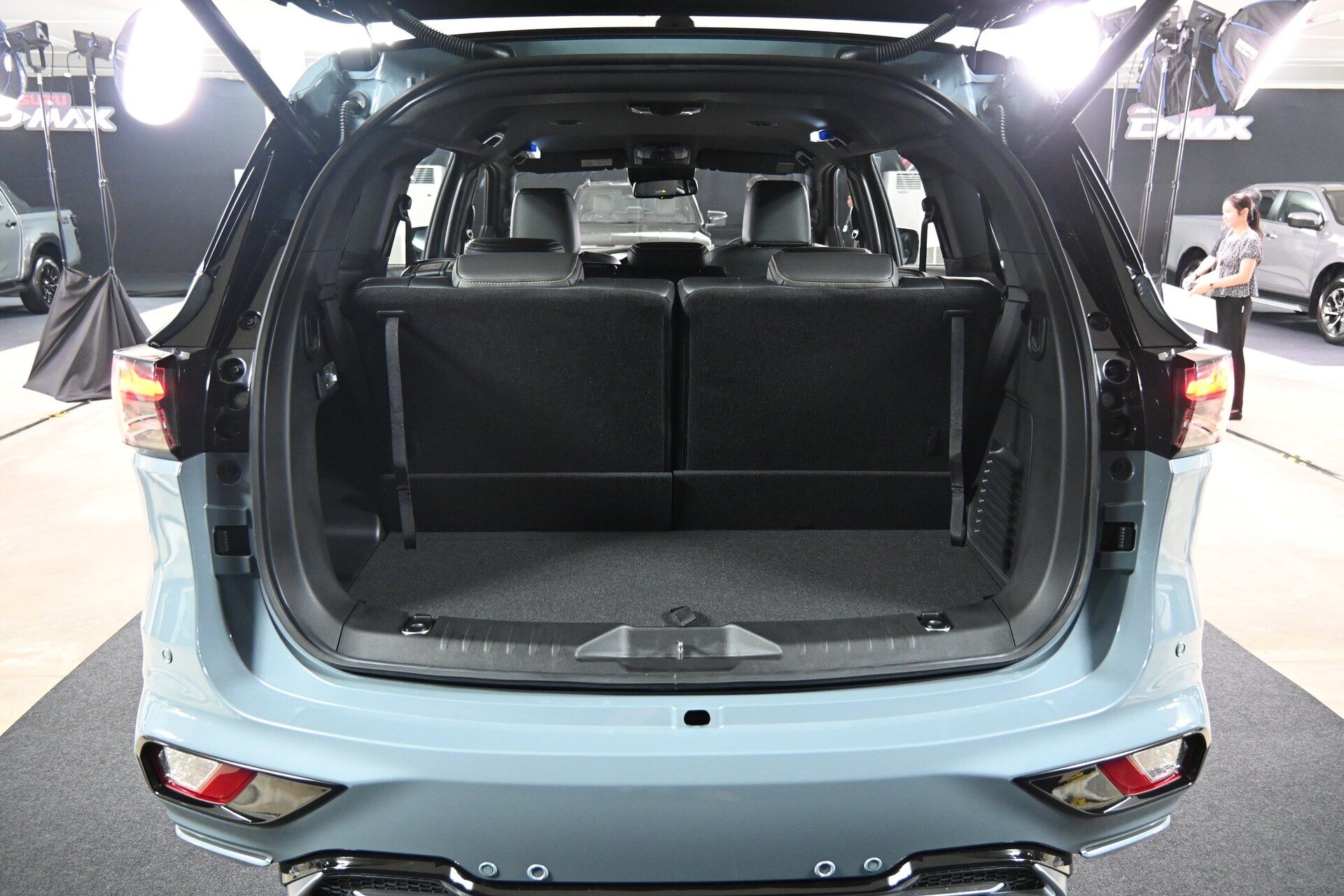 พื้นที่ท้ายรถ MU-X RS เมื่อกางเบาะแถว 3