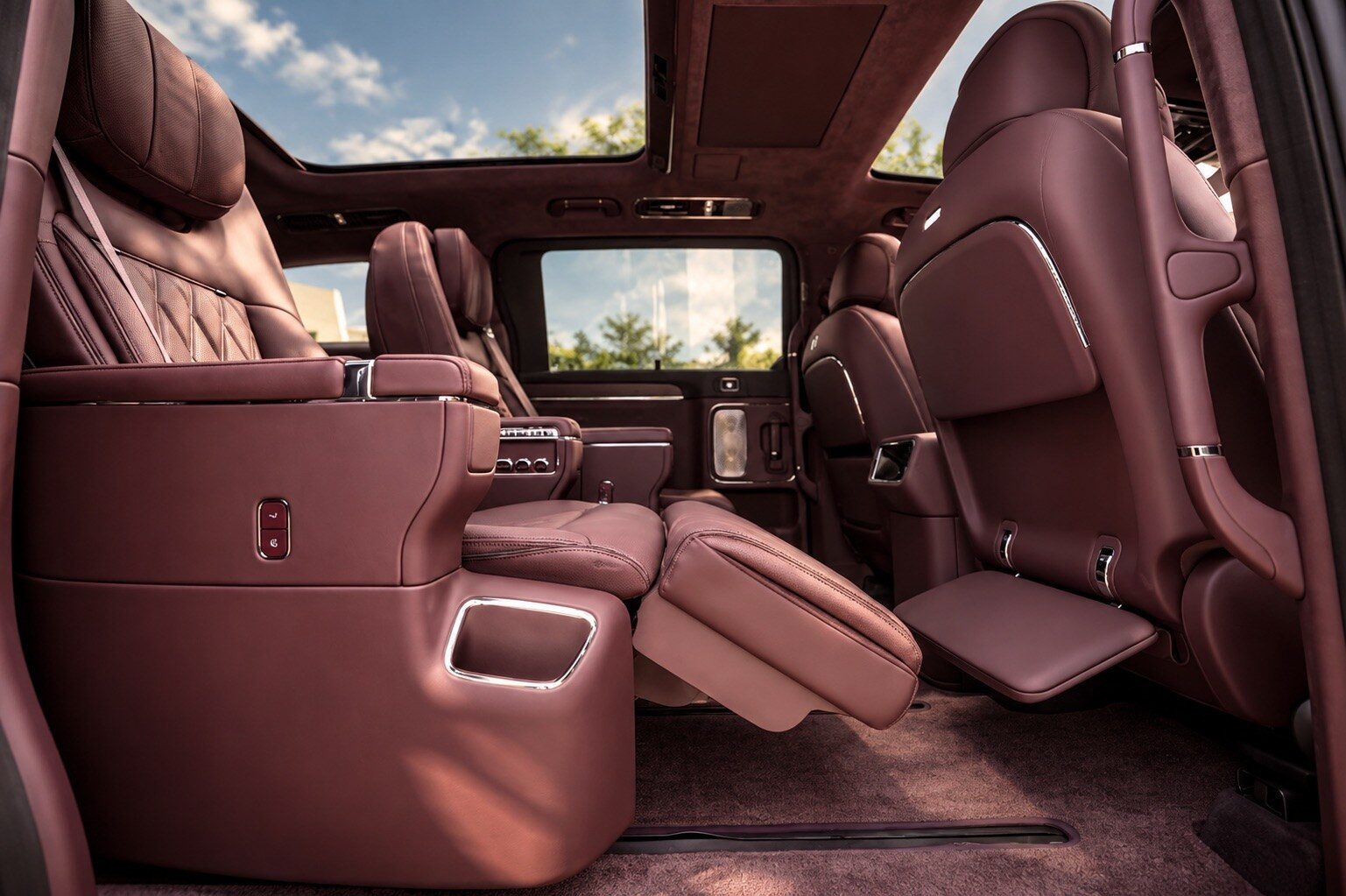 LUXEED EHV V9 2026 เผยโฉมในไทย MPV หรูเบาะหมุน 180 องศา 13