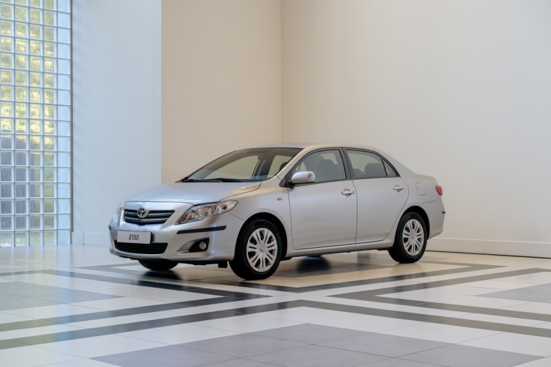 Toyota Corolla เจเนอเรชันที่ 10 ซีดาน รหัส E150