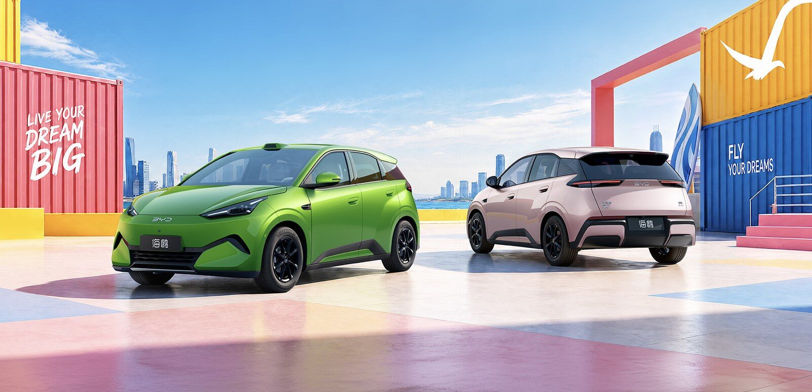 BYD Seagull เจน 2 สีเขียวและสีชมพู จอดคู่กัน