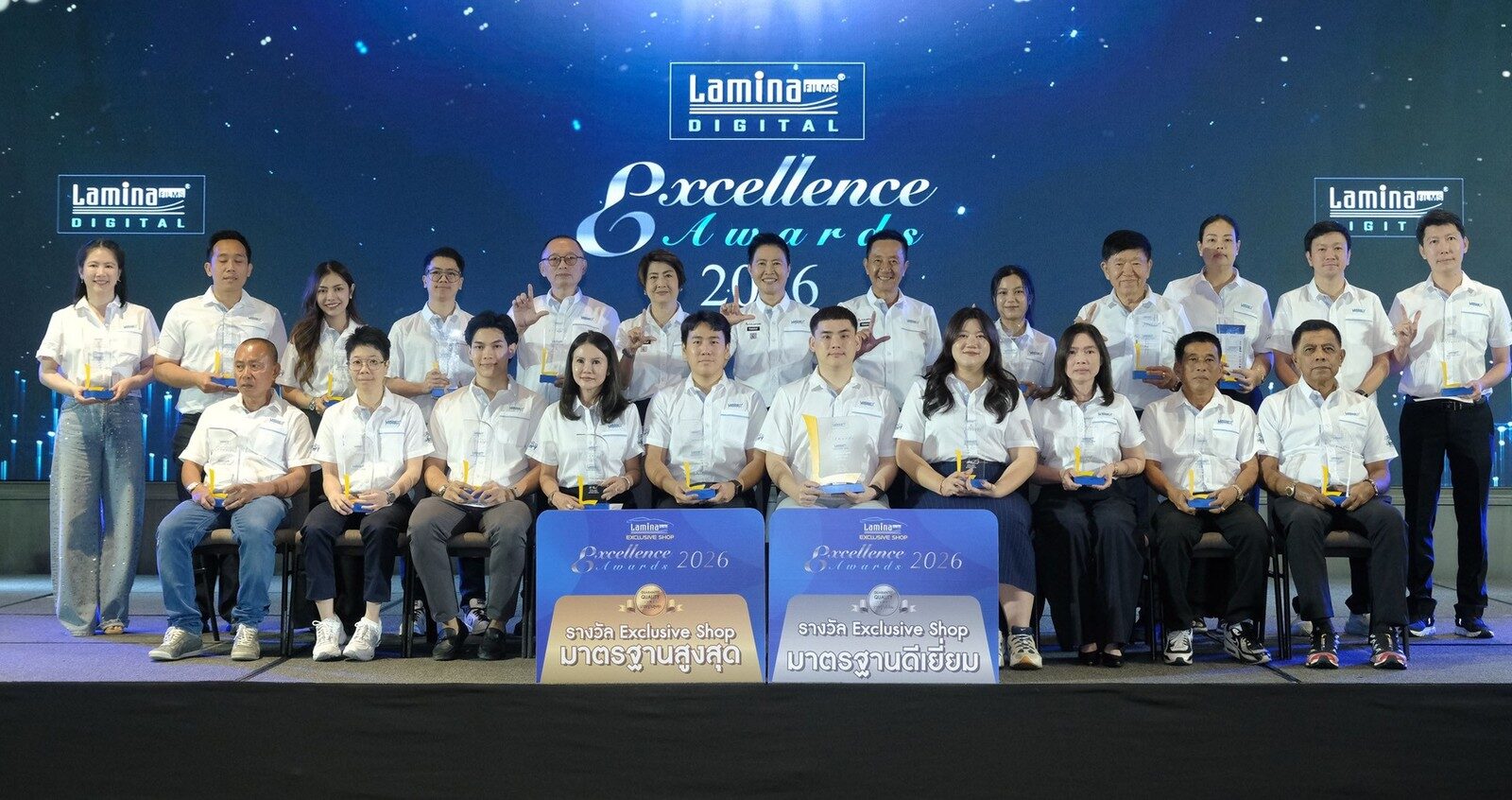 ผู้ได้รับรางวัล Exclusive Shop มาตรฐานสูงสุดและมาตรฐานดีเยี่ยมถ่ายภาพหมู่